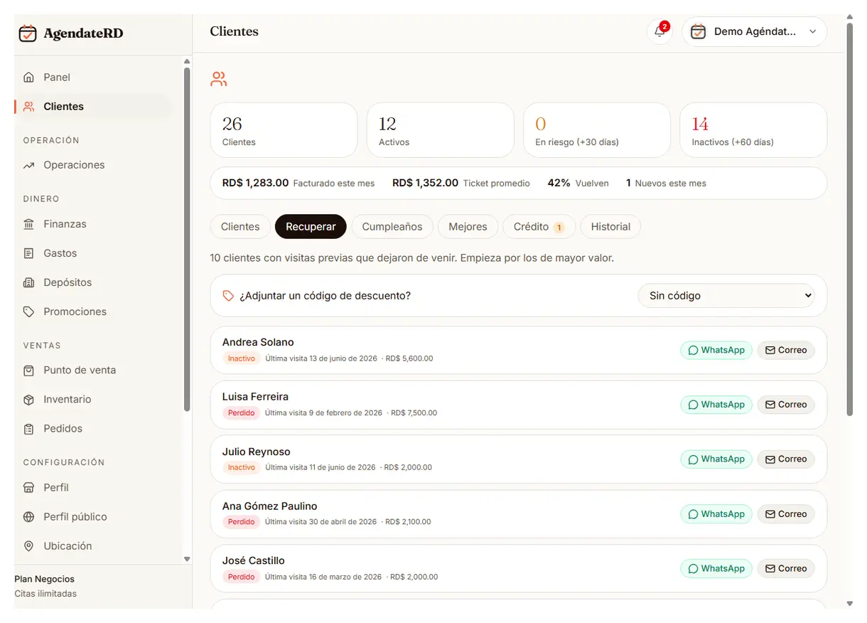 Lista de clientes por recuperar ordenados por gasto, con botones de WhatsApp y correo